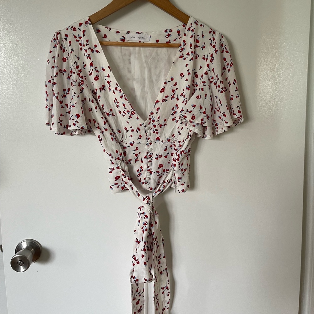 Olivia + James white short sleeve top size M, red and light blue flower buds - Picture 5 of 5